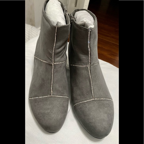 💎👢Torrid RHINESTONE BLOCK HEELED BOOTS! 👢 💎 - Picture 2 of 6